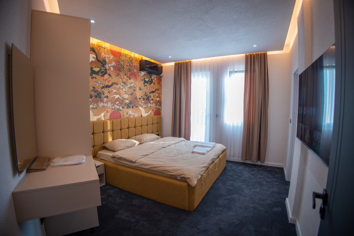 Photo 10 of the rooms above The Yacht Club Prishtina