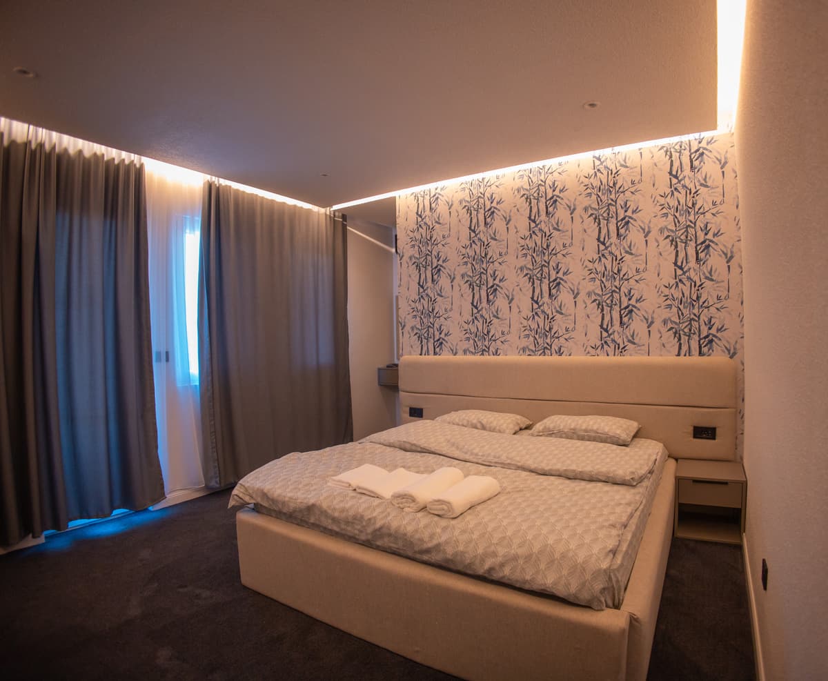 Photo 14 of the rooms above The Yacht Club Prishtina