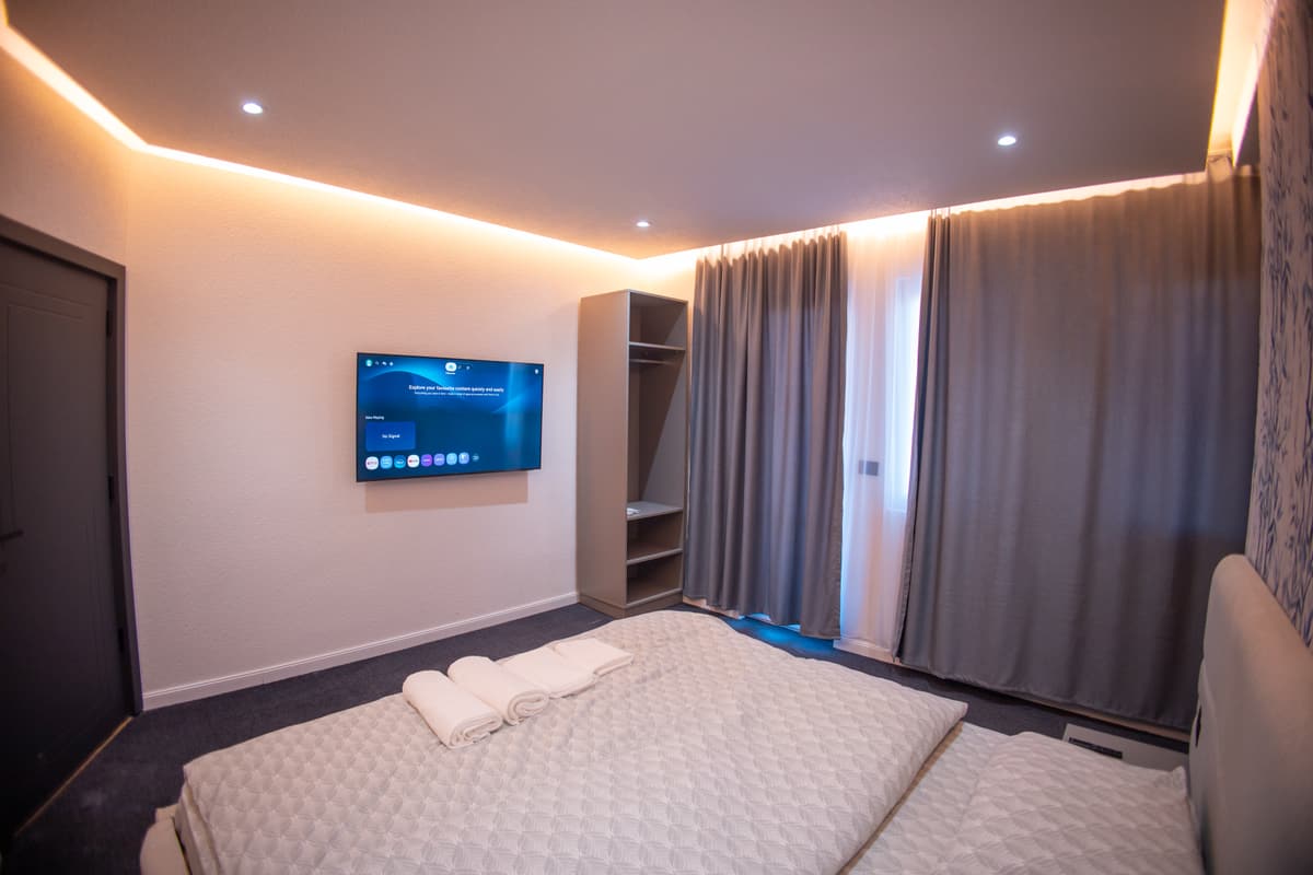 Photo 11 of the rooms above The Yacht Club Prishtina