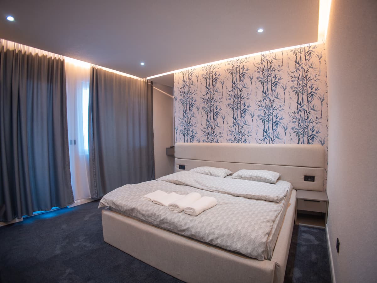 Photo 7 of the rooms above The Yacht Club Prishtina
