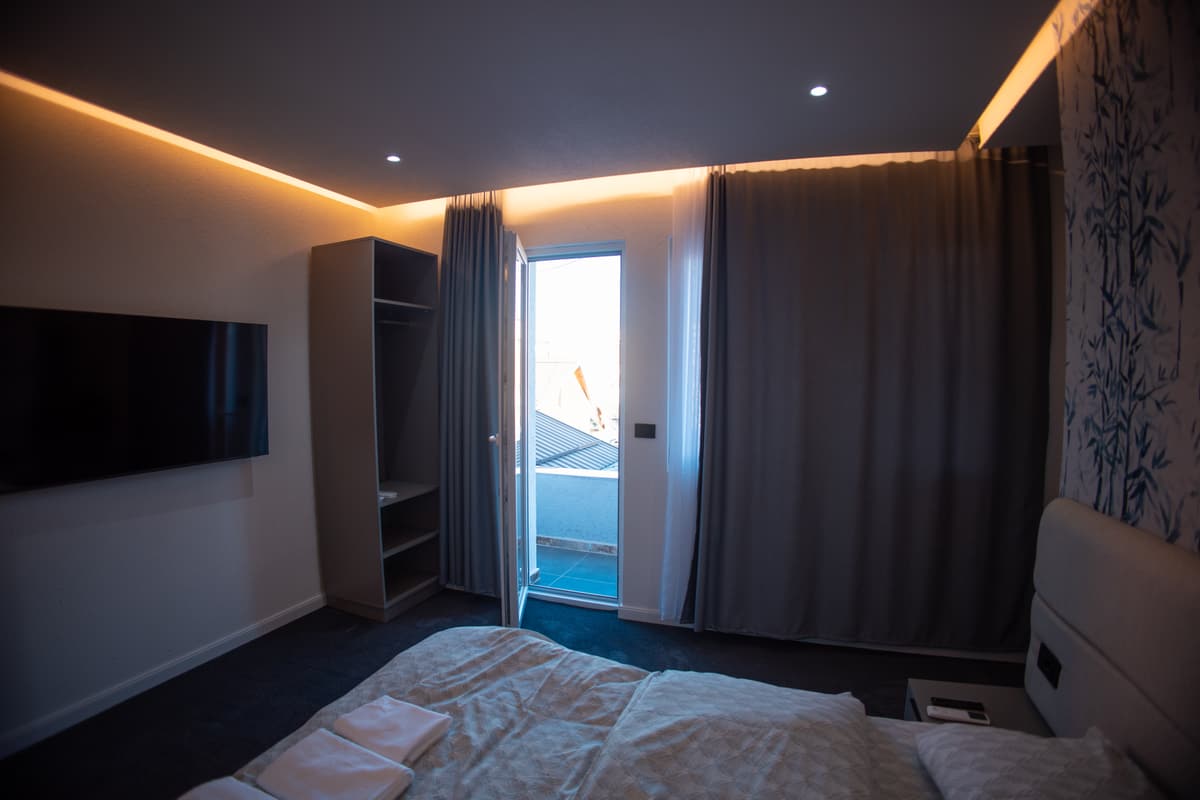 Photo 22 of the rooms above The Yacht Club Prishtina