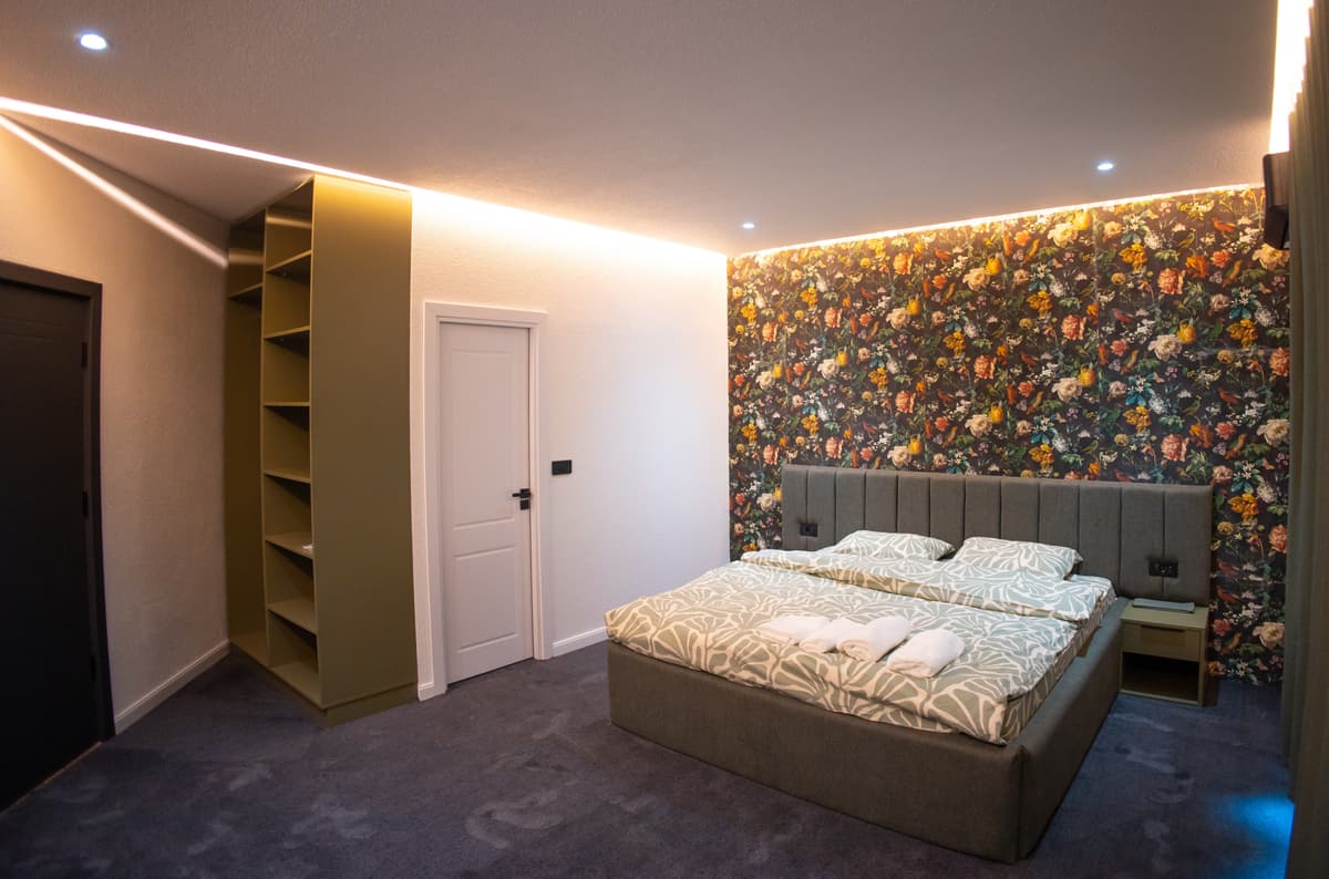 Photo 23 of the rooms above The Yacht Club Prishtina