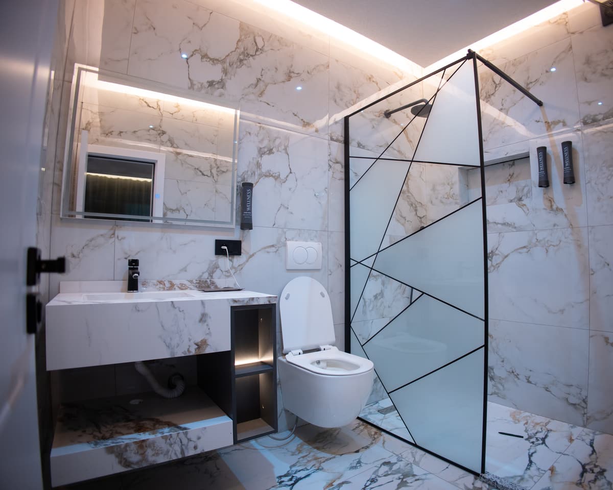 Photo 8 of the rooms above The Yacht Club Prishtina